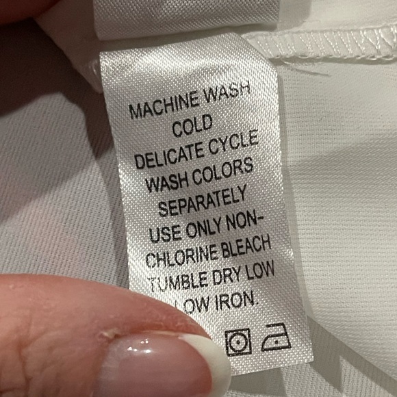 Woman Within Womens Tunic White Size 3X 30/32 Red Embroidery Floral 1/2 Button - Picture 7 of 8